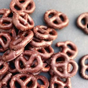 בייגל'ה שמיניות מצופה שוקולד מריר - בליקמח