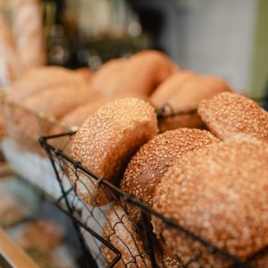 לחמניית שומשום -בליקמח